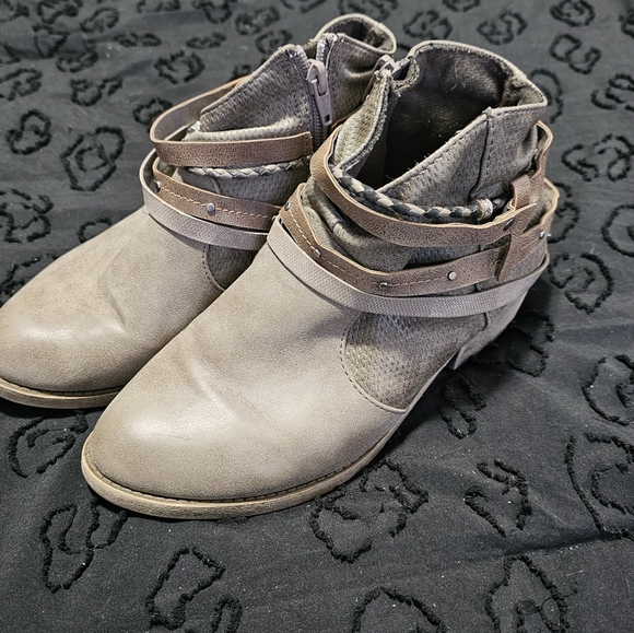 Booties - Picture 3 of 3